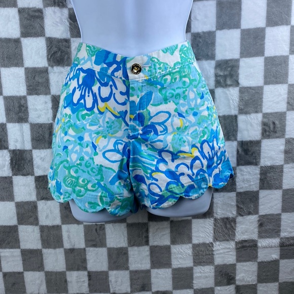 Lilly Pulitzer Pants - Lilly Pulitzer Blue Floral Buttercup Style Short 0 blue
